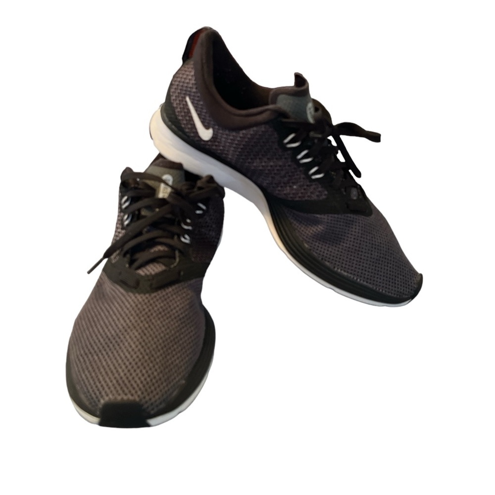 Nike Zoom- Zoom Strike Lightweight Athletic Shoe. Mesh fabric Petformance